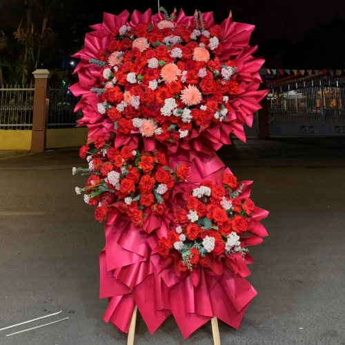 Hoa Kệ Chúc Mừng 18