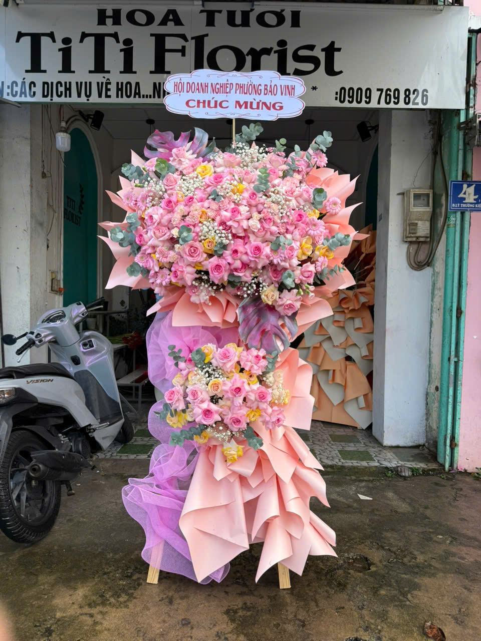 Kệ Hoa Khai Trương Long Khánh